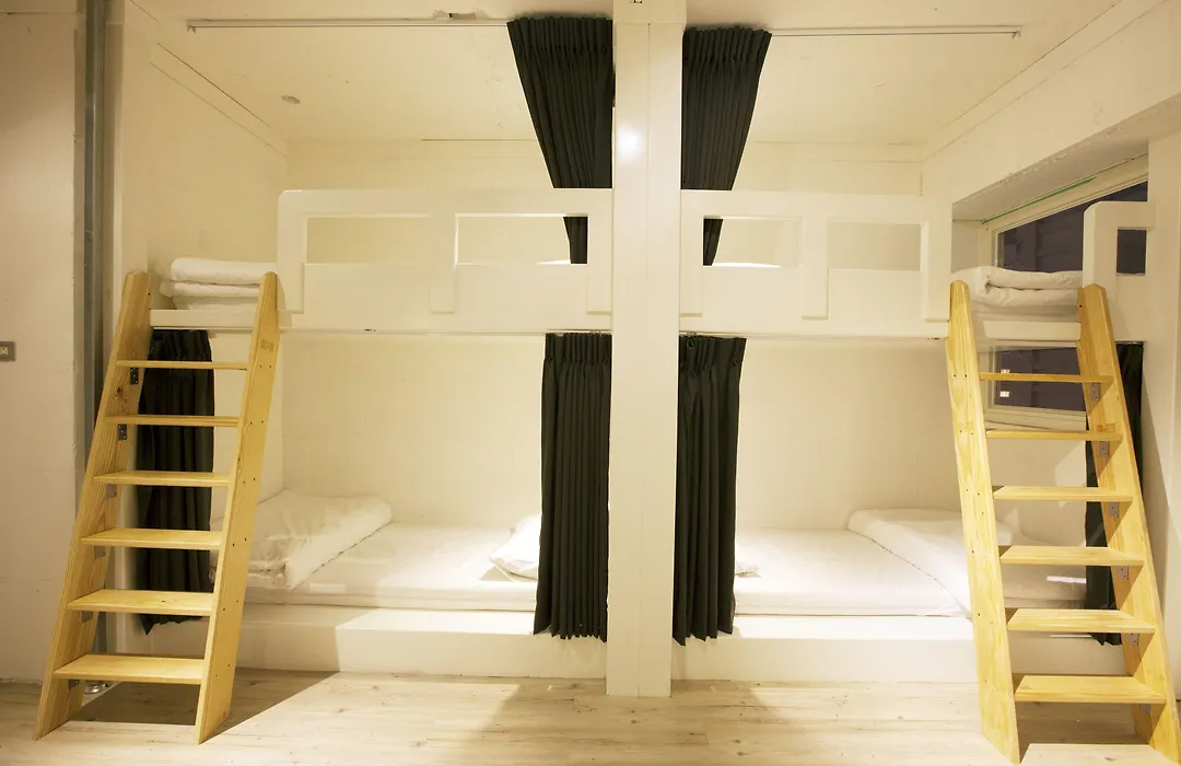 Mr. Lobster'S Secret Den Design Hostel-1