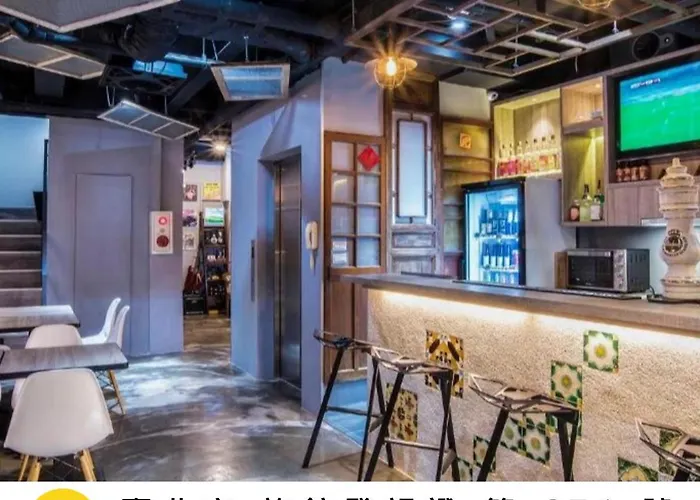 Old Door Hostel & Bar Taipei